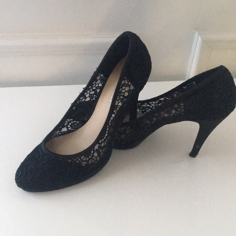 Re-listed Black lace pumps